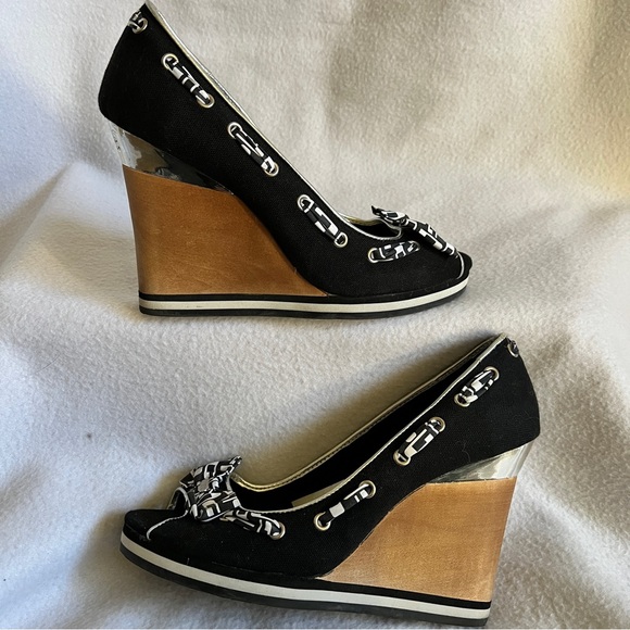 GUESS Tatyanna 2 Canvas Peep Toe Wedges - Picture 2 of 15